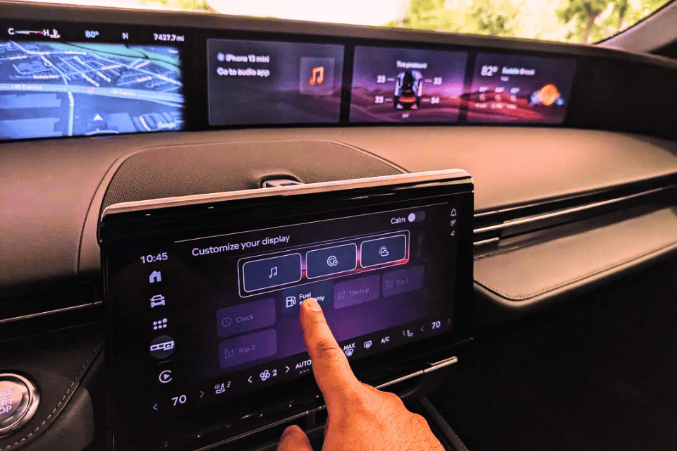 The Lincoln Nautilus 2024 model showcases seamless tech and a next-gen digital experience for drivers and passengers